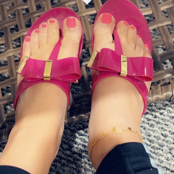 michael kors jelly sandals - Picture 2 of 7